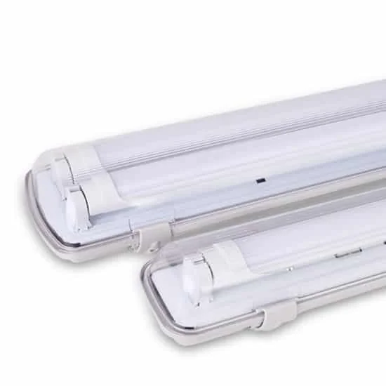 Luminária LED linear hermética