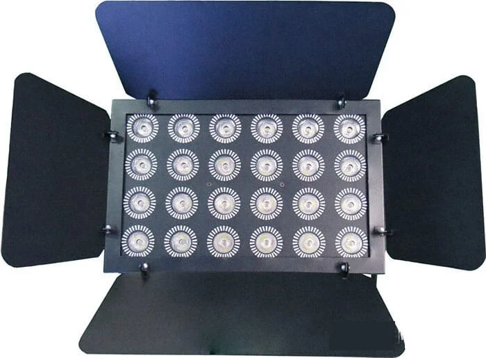 Refletor com acessórios de controle de luz