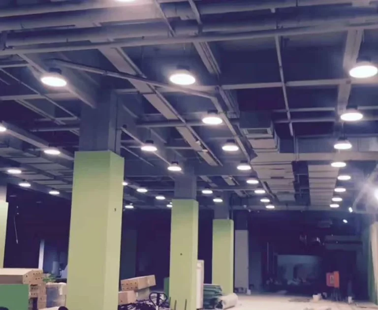 High bays instaladas em armazém