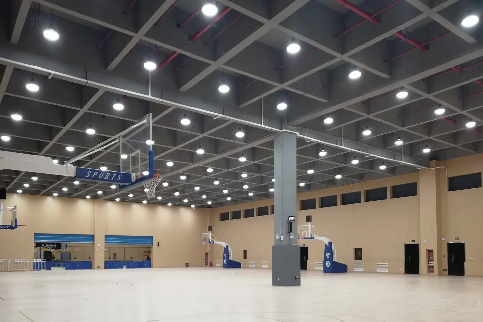 High bays para instalações esportivas cobertas