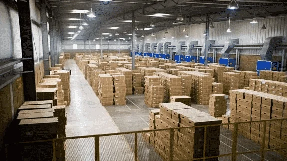 Renovação da iluminação de galpões com luminárias LED high bay
