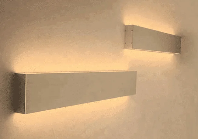 Luminária linear de emissão direta e indireta